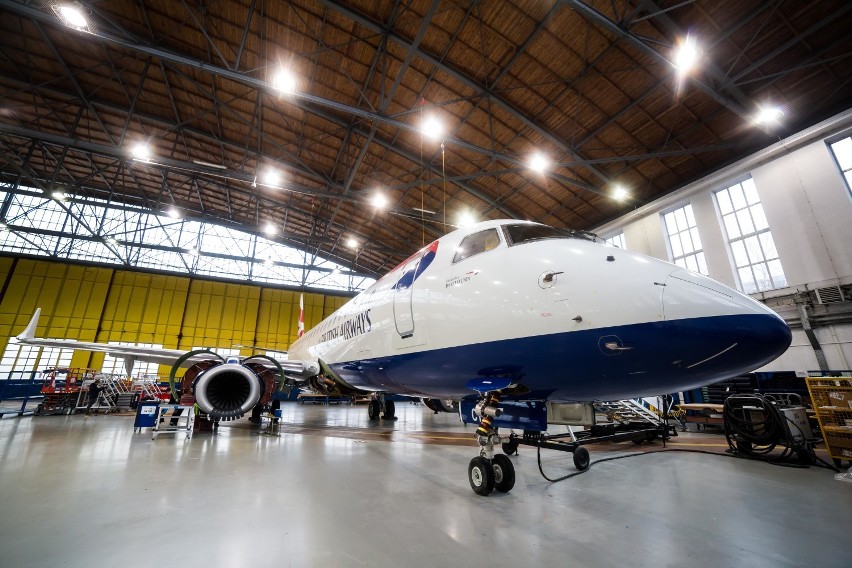 Hangar na lotnisku Chopina. Jak naprawiają samoloty w...