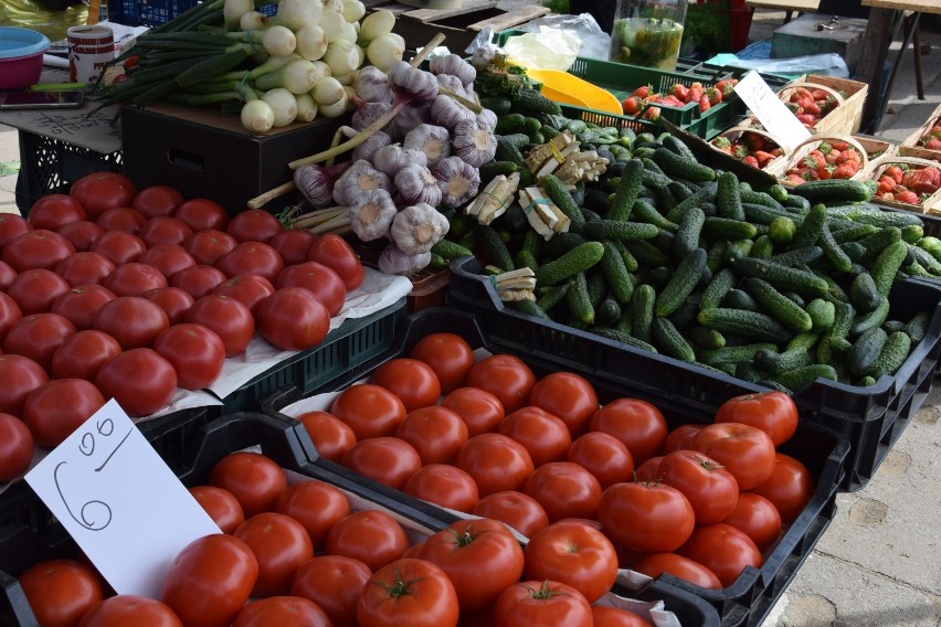 Ceny owoców i warzyw w Elblągu 2019. Ile kosztują warzywa i owoce? Ceny z elbląskiego targowiska [31.05.2019]