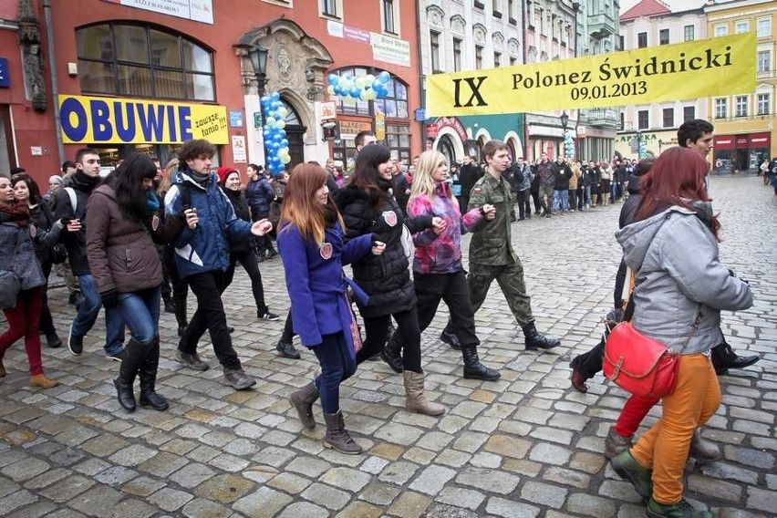 Polonez maturzystów na Rynku (FOTO)