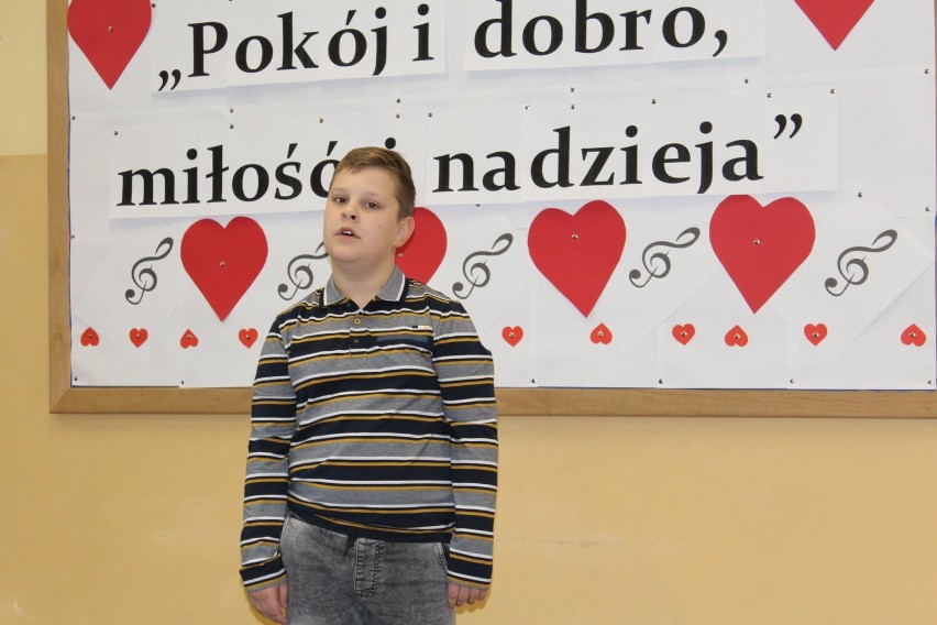 "Pokój i dobro, miłość i nadzieja..." - konkurs muzyczny w PSP 1 w Radomsku. ZDJĘCIA, WYNIKI