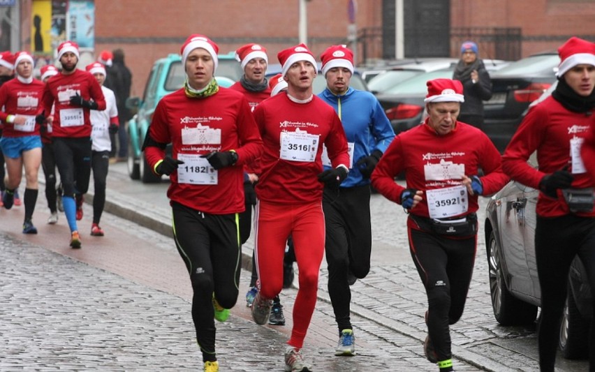 Toruń: XII Półmaraton św. Mikołajów [ZDJĘCIA cz.2]