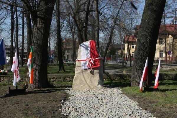 Przy nowym obelisku wartę zaciągnęli strzelcy z Marcinkowic