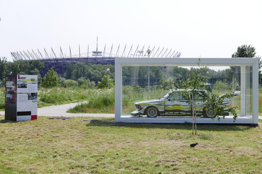 BMW Art Cars na Powiślu. Zobaczcie wystawę pięknie ozdobionych aut w Warszawie