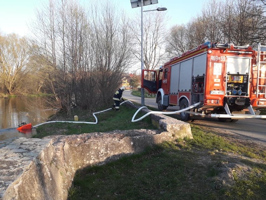 Pożar w dawnej fabryce Lech w Ołdrzychowicach Kłodzkich