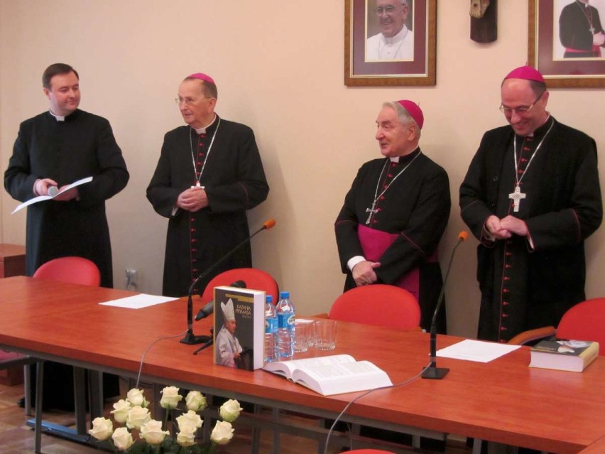 Arcybiskup senior Józef Kowalczyk zaprezentował książkę ze swoimi kazaniami
