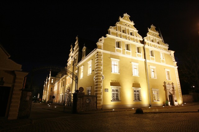 Pałac Czettritzów nazywany również zamkiem Wałbrzych, obecnie siedziba Państwowej Wyższej Szkoły Zawodowej w Wałbrzychu