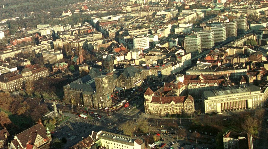 Taki był Poznań 21 lat temu. 


Kolejne zdjęcie --->