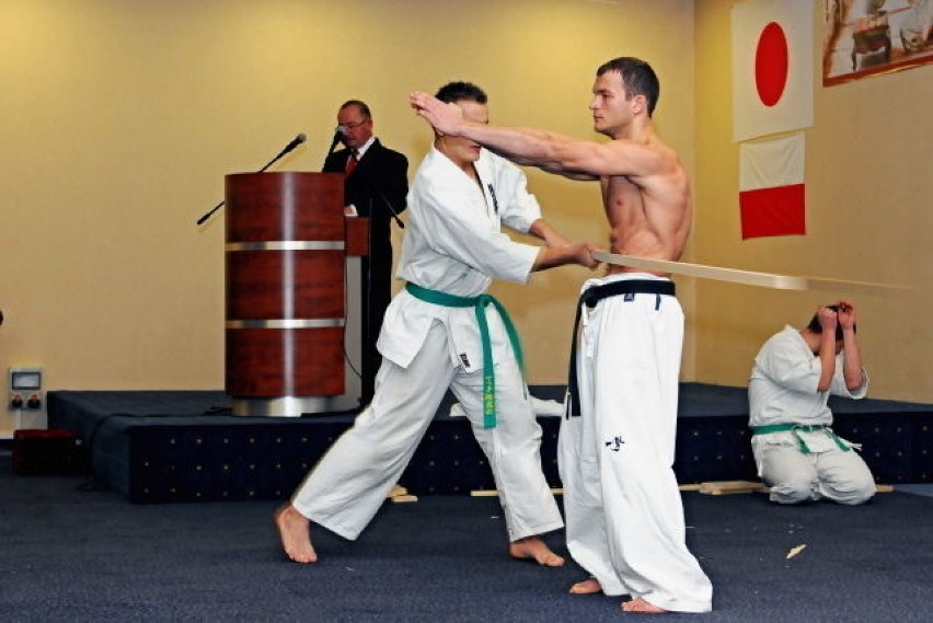 Pokazy japońskiej sztuki walki - Karate Kyokushin (zawodnicy...