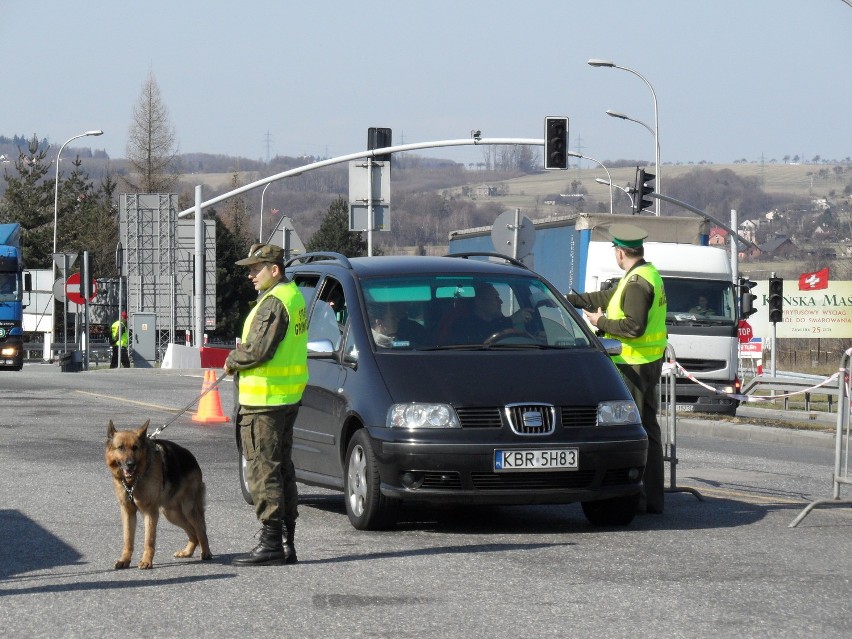Straż graniczna przećwiczyła w Cieszynie Boguszowicach procedury przed Euro 2012