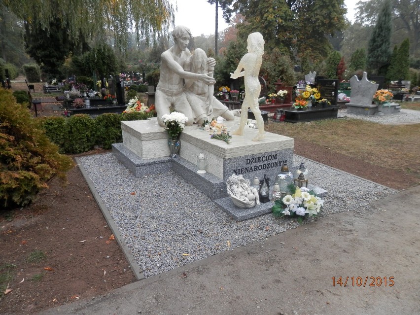 Grobowiec wraz z pomnikiem dzieci nienarodzonych na...