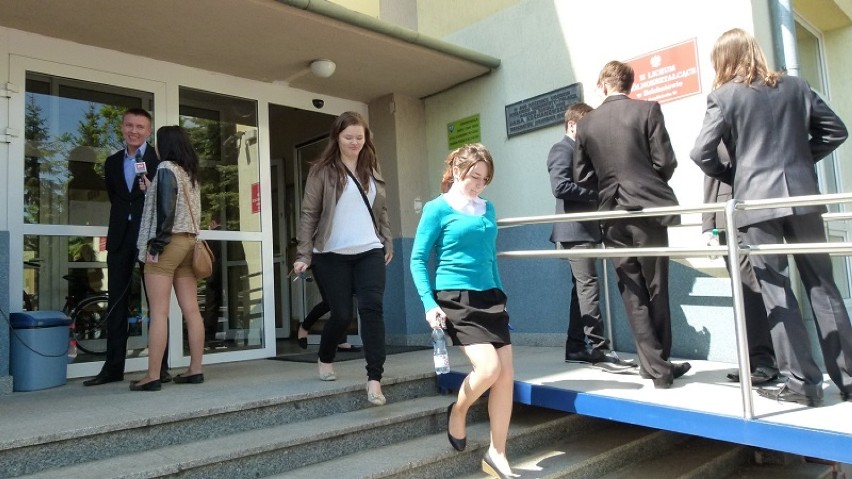 Matura 2014 w Bełchatowie. Uczniowie dziś zdawali egzamin z matematyki [ZDJĘCIA]