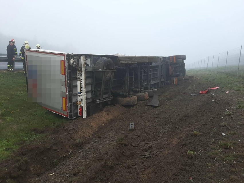 Strażacy z OSP Skwierzyna wyciągali kierowcę z kabiny