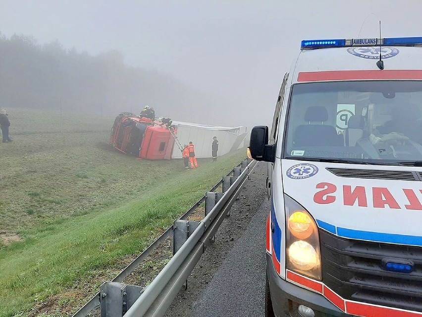 Strażacy z OSP Skwierzyna wyciągali kierowcę z kabiny
