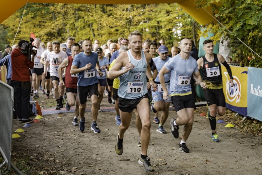 W biegu "Ekologiczna 5-tka" udział wzięło ponad 100 osób. Uczestnicy biegali po leśnych trasach w Leśnictwie Trąbki  |WYNIKI, ZDJĘCIA