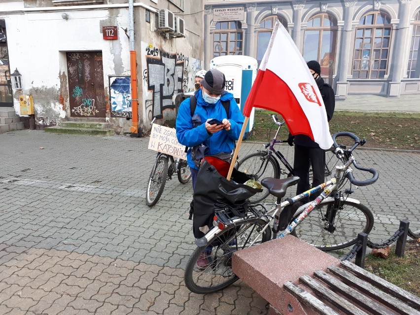 Protest rowerowy w Łodzi. Tym razem protestują kobiety w ramach Strajku Kobiet ZDJĘCIA