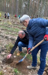 Posadzili kawał lasu i pomogli strażakom z OSP Storkowo (gmina Grzmiąca)