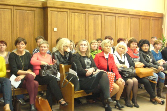 Proces grupy pracowników RCZ przeciwko pracodawcy rozpoczął się dziś w lubińskim sądzie. Sprawa dotyczy nieskuteczności wypowiedzeń warunków pracy i płacy.