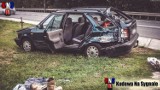 Zdarzenie drogowe w Kudowie-Zdroju. Samochód osobowy przewrócił latarnię (ZDJĘCIA)