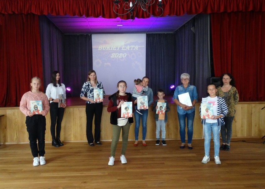 Podsumowanie konkursu "Bukiet lata 2020" w sali Ośrodka Kultury w Czerminie