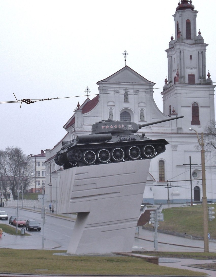 Czołg - pomnik, znajdujący się na Placu Sowieckim. fot....