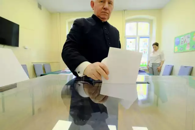 Już w pierwszej turze zwyciężył Dominik Paweł Michalak z Komitetu Wyborczego Wyborców Dominika Michalaka, zdobywając 63,33 procent głosów, czyli 8 081 głosów.