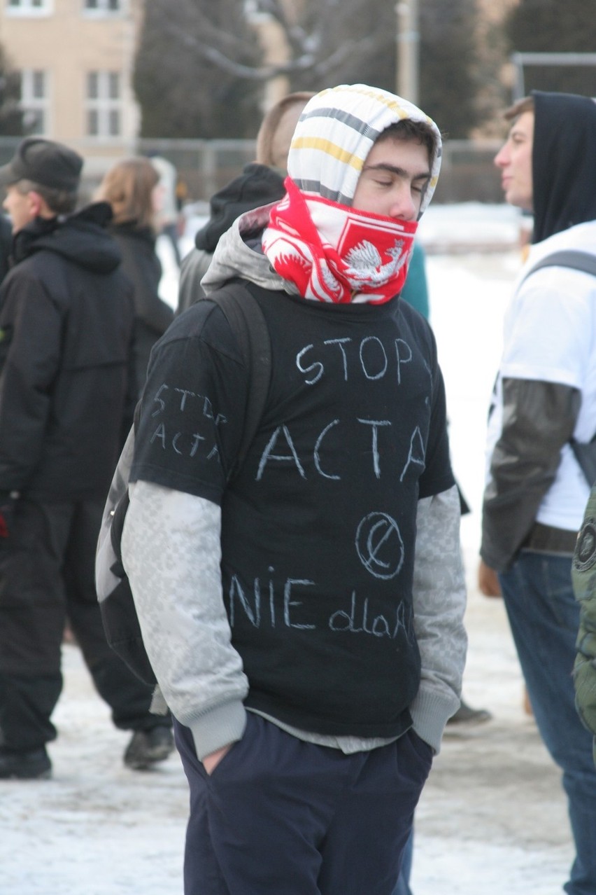 Puławy: Protestowali przeciwko ACTA (wideo, zdjęcia)