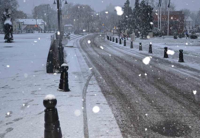 Pierwszy śnieg w centrum Malborka [ZDJĘCIA]