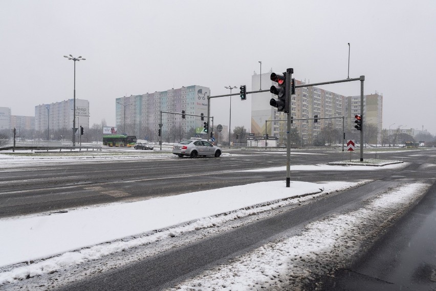 Śnieg zasypał Poznań w niedzielny poranek....