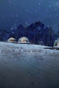 Jurty, namioty sferyczne, domki na drzewie. TOP 7 miejsc na nocleg z klimatem