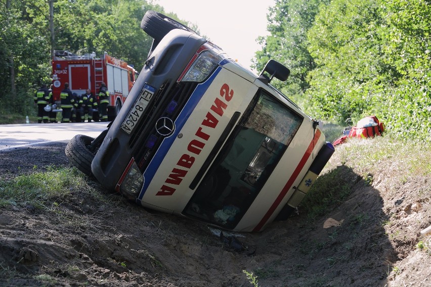 Wypadek karetki pogotowia w Jaksonku (gm. Aleksandrów)