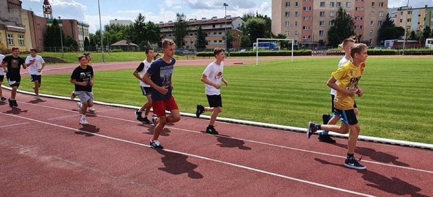 Koszykarze MKS Ósemka Skierniewice przygotowują się do...