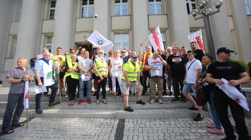 Zobacz kolejne zdjęcia. Przesuwaj zdjęcia w prawo - naciśnij...