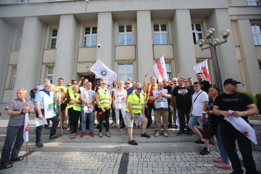 Zobacz kolejne zdjęcia. Przesuwaj zdjęcia w prawo - naciśnij...