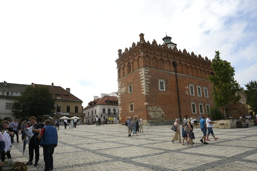 W niedzielę w Sandomierzu było sporo turystów. Zwiedzanie...