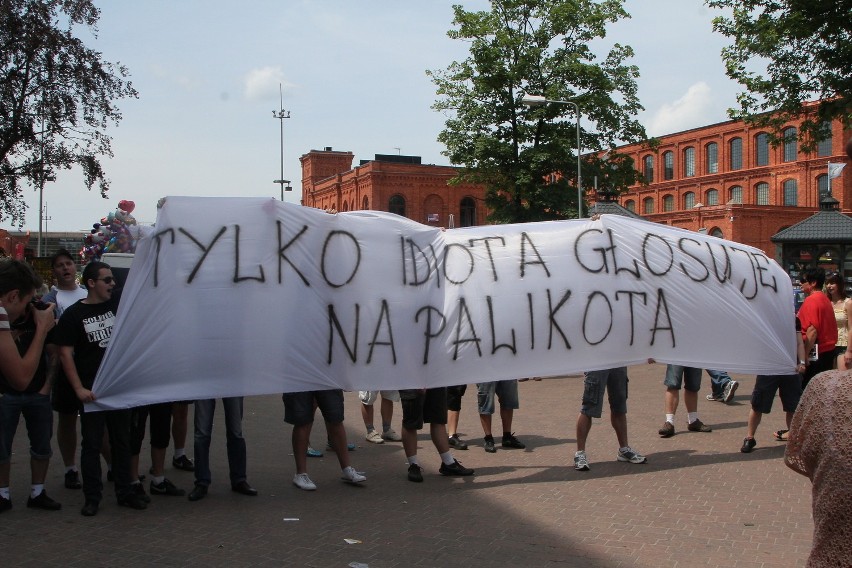 Palikot w Łodzi: Narodowcy zakłócali spotkanie [ZDJĘCIA]