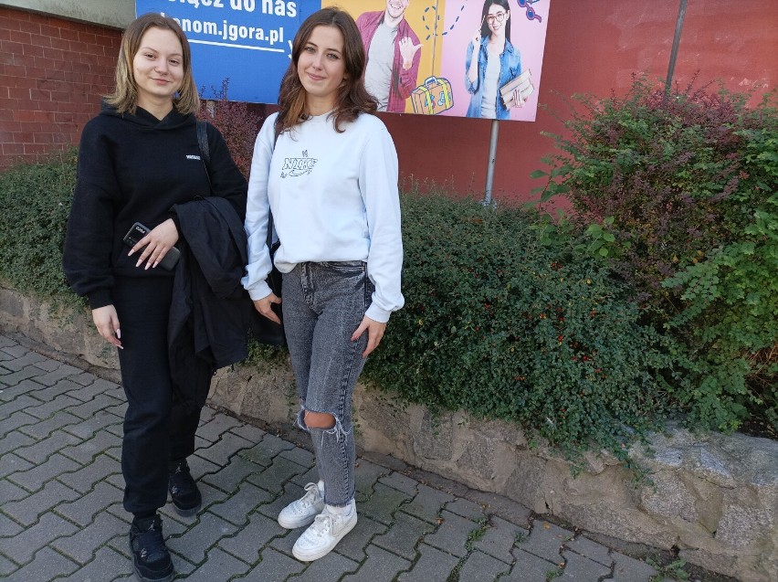 Paula i Natalia z ZSET w Jeleniej Górze mówią, że mają zbyt...