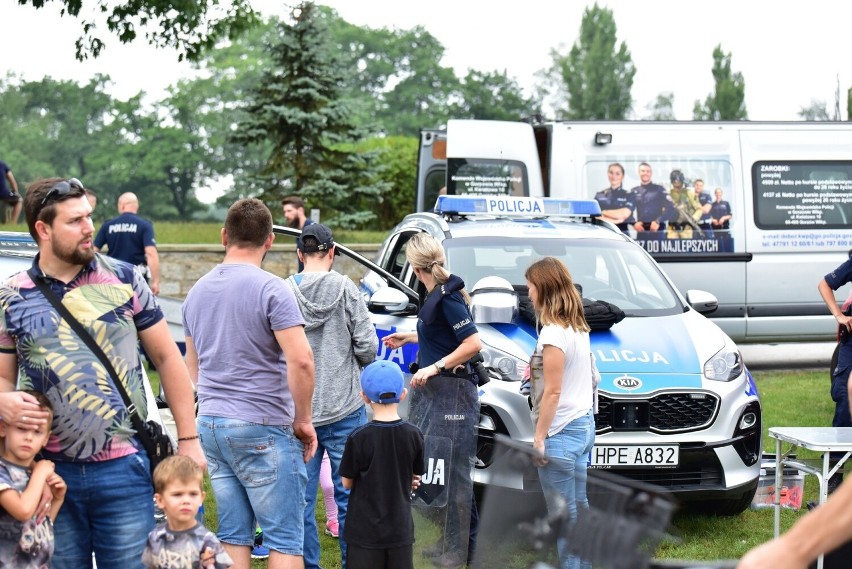 Praca i zarobki w policji