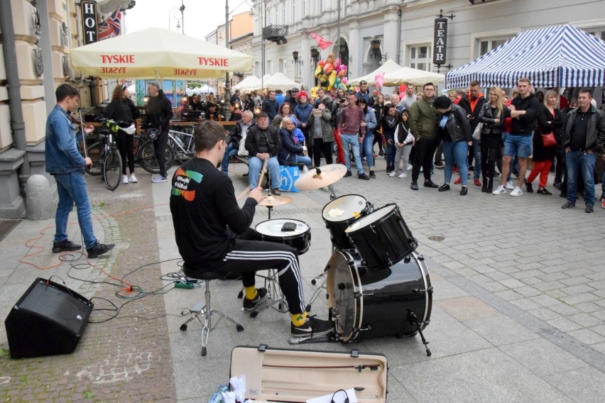 W Kielcach trwa tradycyjne Budzenie Sienkiewki organizowane...