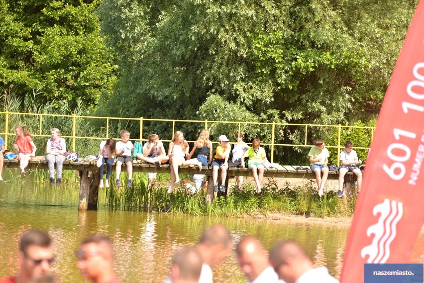 Pokazy ratownictwa wodnego policji, straży pożarnej i WOPR nad jeziorem Czarnym we Włocławku [zdjęcia]