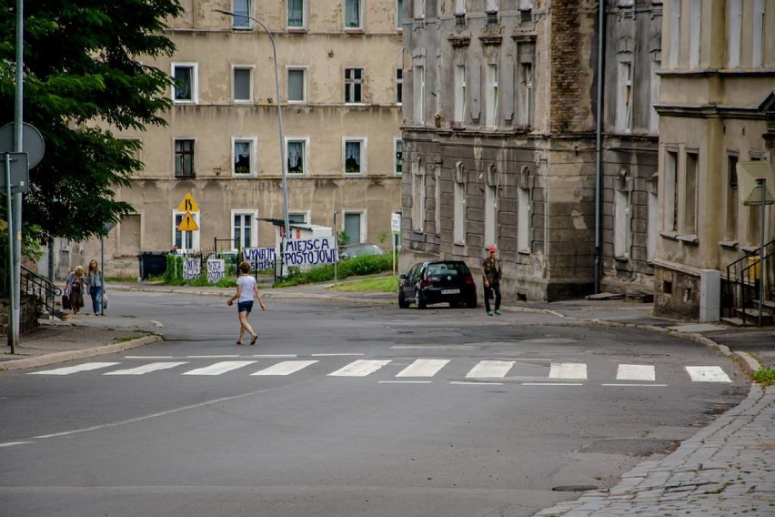 Wałbrzych: Ulica 1 Maja. Miejsce niekochane przez miasto (ZDJĘCIA)