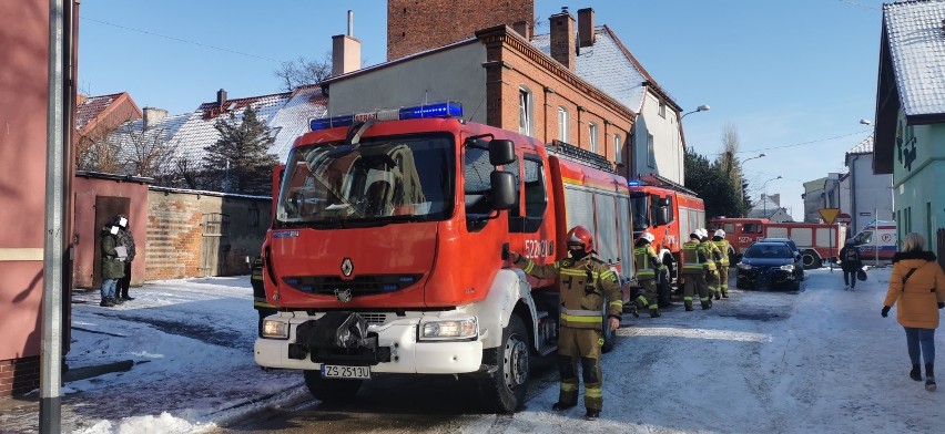 Groźny pożar w Darłowie. Policjanci i strażacy ewakuowali mieszkańców 