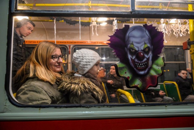 Straszny tramwaj z potwornymi pasażerami jeździł w halloweenowy wieczór po Gdańsku