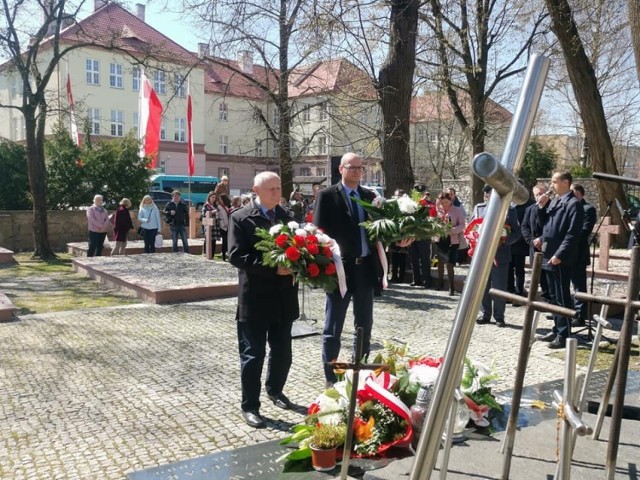 od prawej: Powiat sandomierski reprezentowali Wicestarosta Paweł Niedźwiedź i Przewodniczący Rady Powiatu w Sandomierzu Tomasz Huk.