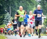 Bieg im. Księdza Konstantego Damrota w Pilchowicach. Szukajcie się na ZDJĘCIACH. W jedenastej edycji biegu wzięło udział 250 biegaczy. 