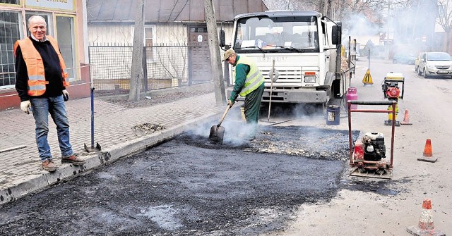 Asfalt łatany był już na ulicy Kościelnej