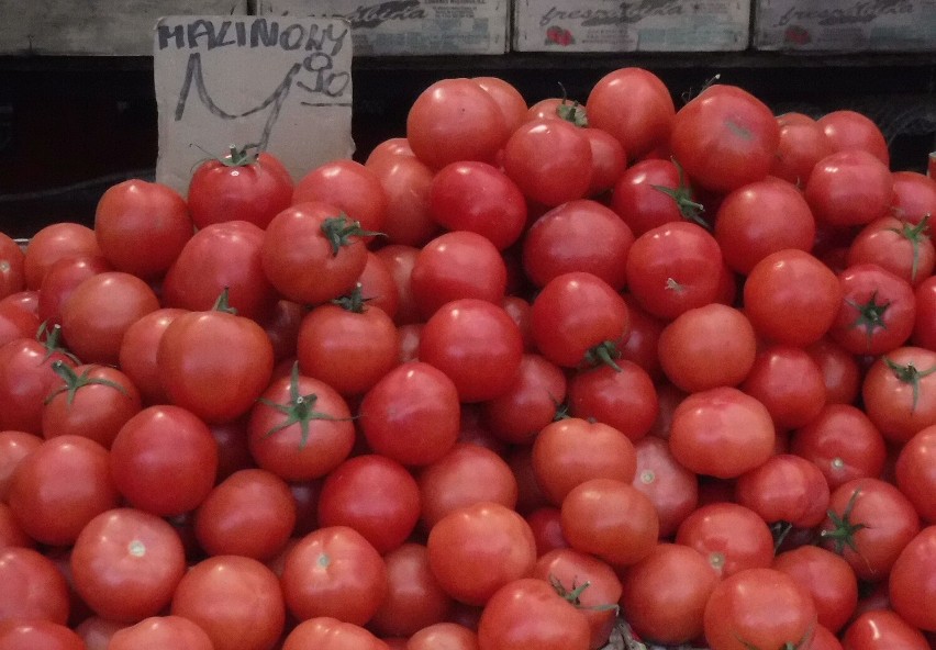 Pomidory malinowe kosztowały 7,90 za kilogram