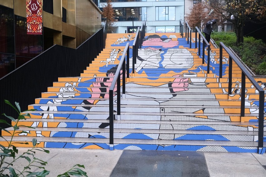 Najbardziej kolorowe schody w Warszawie zmieniły grafikę. Tak się prezentują w nowej odsłonie 