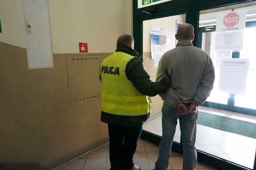 Zabrzańscy policjanci doprowadzili do prokuratury...