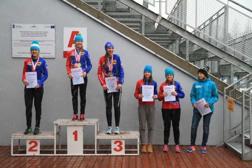 27 medali łyżwiarzy IUKS Dziewiątka w Mistrzostwach Polski. Złoto dla Cieślaka,srebro dla Kapruziak