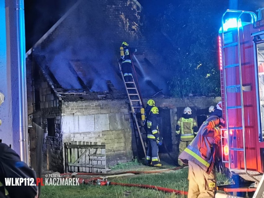 Pożar stodoły w Kębłowie. Działania strażaków trwały 3 godziny